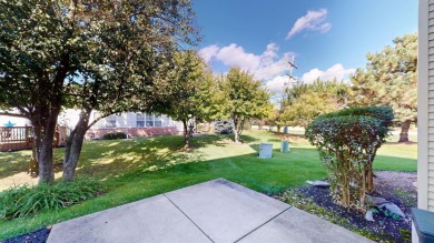Sparkling, fresh, and ready for you to move right in, this on Broken Arrow Golf Club in Illinois - for sale on GolfHomes.com, golf home, golf lot