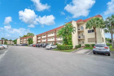 Spacious, bright & well-maintained 2bd/1.5bth condo is now on Hollybrook Golf and Tennis Club  in Florida - for sale on GolfHomes.com, golf home, golf lot