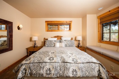 Turnkey McCall Getaway--- Enjoy effortless living in beautiful on McCall Municipal Golf Course in Idaho - for sale on GolfHomes.com, golf home, golf lot