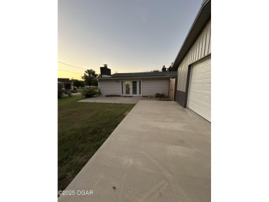 Completely remodeled golf course home offering 2,147 sq. ft. of on Baxter Country Club in Kansas - for sale on GolfHomes.com, golf home, golf lot