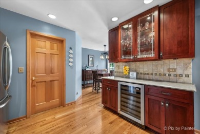 Beautiful 2 Story 2 bedroom +Loft , 2.5 Bath, 2 car garage END on Poplar Creek Country Club in Illinois - for sale on GolfHomes.com, golf home, golf lot