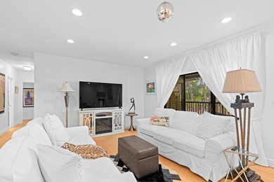 Spacious  three bedroom with three full baths golf cottage in on Palm Beach Polo and Country Club in Florida - for sale on GolfHomes.com, golf home, golf lot