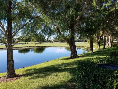 BEAUTIFUL, QUIET, COZY UNIT IN THE HEART OF PLANTATION, CLOSE TO on Jacaranda Golf Club in Florida - for sale on GolfHomes.com, golf home, golf lot