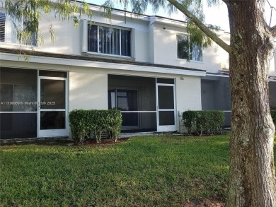 BEAUTIFUL, QUIET, COZY UNIT IN THE HEART OF PLANTATION, CLOSE TO on Jacaranda Golf Club in Florida - for sale on GolfHomes.com, golf home, golf lot