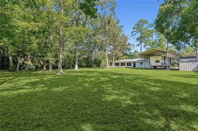 Great sprawling home in desirable Country Club Estates! Lots of on Pinewood Country Club in Louisiana - for sale on GolfHomes.com, golf home, golf lot