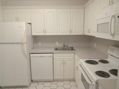 SPACIOUS 1 BDRM/1.5 BATH CONDO IN THE HEART OF AVENTURA on Turnberry Isle Resort and Club in Florida - for sale on GolfHomes.com, golf home, golf lot