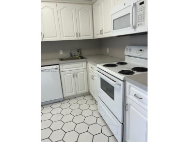 SPACIOUS 1 BDRM/1.5 BATH CONDO IN THE HEART OF AVENTURA on Turnberry Isle Resort and Club in Florida - for sale on GolfHomes.com, golf home, golf lot