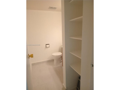 SPACIOUS 1 BDRM/1.5 BATH CONDO IN THE HEART OF AVENTURA on Turnberry Isle Resort and Club in Florida - for sale on GolfHomes.com, golf home, golf lot