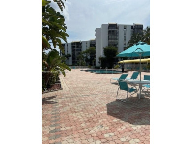SPACIOUS 1 BDRM/1.5 BATH CONDO IN THE HEART OF AVENTURA on Turnberry Isle Resort and Club in Florida - for sale on GolfHomes.com, golf home, golf lot