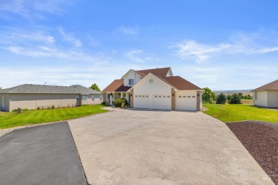 Welcome to this beautiful 3-bedroom, 2.5-bathroom home offering on Quail Ridge Golf Course in Washington - for sale on GolfHomes.com, golf home, golf lot