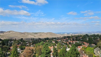 Fantastic value for this condo located on the 9th floor.  The on Leisure Village Par 3 Golf Course in California - for sale on GolfHomes.com, golf home, golf lot