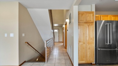 Updated Meadow Springs Townhouse w/VIEW of the HORSE HEAVEN on Meadow Springs Country Club in Washington - for sale on GolfHomes.com, golf home, golf lot