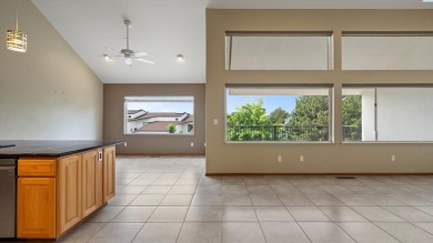 Updated Meadow Springs Townhouse w/VIEW of the HORSE HEAVEN on Meadow Springs Country Club in Washington - for sale on GolfHomes.com, golf home, golf lot