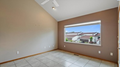 Updated Meadow Springs Townhouse w/VIEW of the HORSE HEAVEN on Meadow Springs Country Club in Washington - for sale on GolfHomes.com, golf home, golf lot