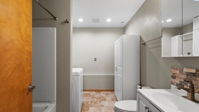 Updated Meadow Springs Townhouse w/VIEW of the HORSE HEAVEN on Meadow Springs Country Club in Washington - for sale on GolfHomes.com, golf home, golf lot