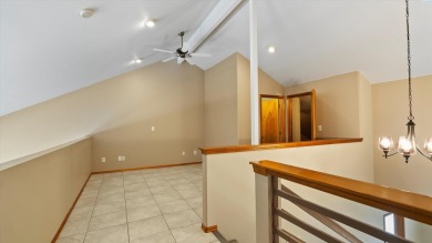 Updated Meadow Springs Townhouse w/VIEW of the HORSE HEAVEN on Meadow Springs Country Club in Washington - for sale on GolfHomes.com, golf home, golf lot