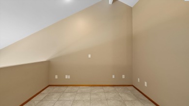 Updated Meadow Springs Townhouse w/VIEW of the HORSE HEAVEN on Meadow Springs Country Club in Washington - for sale on GolfHomes.com, golf home, golf lot