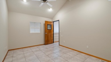 Updated Meadow Springs Townhouse w/VIEW of the HORSE HEAVEN on Meadow Springs Country Club in Washington - for sale on GolfHomes.com, golf home, golf lot