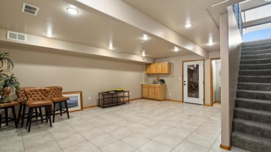 Updated Meadow Springs Townhouse w/VIEW of the HORSE HEAVEN on Meadow Springs Country Club in Washington - for sale on GolfHomes.com, golf home, golf lot