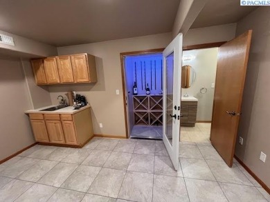 Updated Meadow Springs Townhouse w/VIEW of the HORSE HEAVEN on Meadow Springs Country Club in Washington - for sale on GolfHomes.com, golf home, golf lot