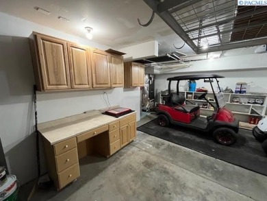 Updated Meadow Springs Townhouse w/VIEW of the HORSE HEAVEN on Meadow Springs Country Club in Washington - for sale on GolfHomes.com, golf home, golf lot