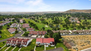 Updated Meadow Springs Townhouse w/VIEW of the HORSE HEAVEN on Meadow Springs Country Club in Washington - for sale on GolfHomes.com, golf home, golf lot
