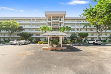 Welcome to your new home! This fantastic 1st floor, 3-bedroom, 2 on Palm-Aire Country Club and Resort - The Oaks in Florida - for sale on GolfHomes.com, golf home, golf lot
