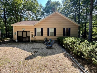 This cozy 2 bedroom 2 bath home located in a quiet section of on Captains Cove Golf and Yacht Club in Virginia - for sale on GolfHomes.com, golf home, golf lot