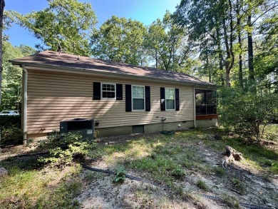 This cozy 2 bedroom 2 bath home located in a quiet section of on Captains Cove Golf and Yacht Club in Virginia - for sale on GolfHomes.com, golf home, golf lot