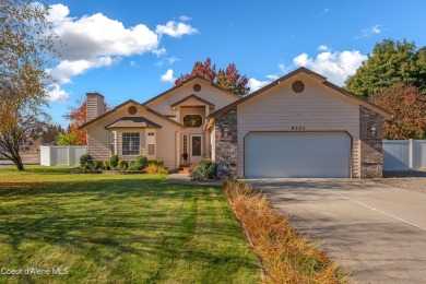 BRAND NEW FURNACE AND AC! Spacious single level home with 20' x on Hayden Lake Country Club in Idaho - for sale on GolfHomes.com, golf home, golf lot