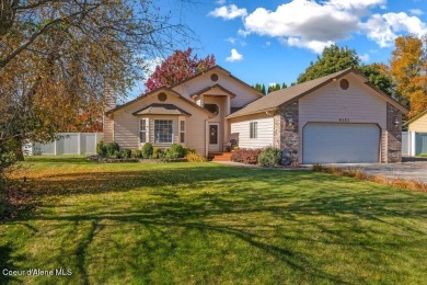 BRAND NEW FURNACE AND AC! Spacious single level home with 20' x on Hayden Lake Country Club in Idaho - for sale on GolfHomes.com, golf home, golf lot