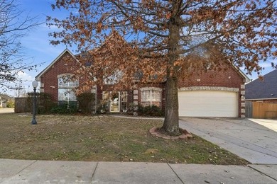 Spacious 5-bedroom, 3.5-bath, 2-story brick home on a large on Bailey Ranch Golf Club in Oklahoma - for sale on GolfHomes.com, golf home, golf lot