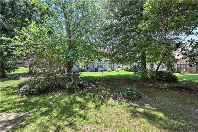 Welcome to this stunningly renovated 2-story condo in Club on Greenbrier Country Club in Virginia - for sale on GolfHomes.com, golf home, golf lot