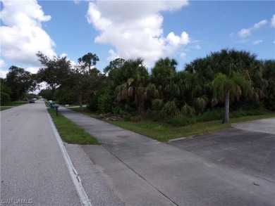 This lot is on a quiet street that would be a great place to on Kings Gate Golf Club in Florida - for sale on GolfHomes.com, golf home, golf lot