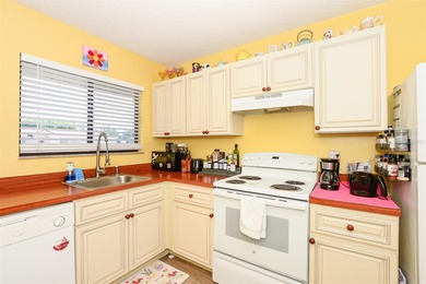 Welcome to 2565 SE Dogwood Avenue, a charming 2-bedroom on  in Florida - for sale on GolfHomes.com, golf home, golf lot