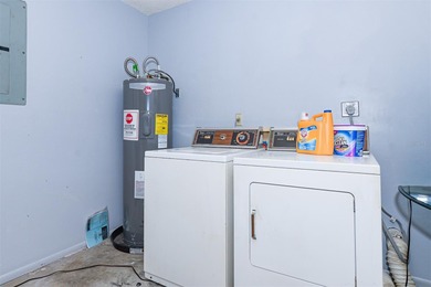 Welcome to 2565 SE Dogwood Avenue, a charming 2-bedroom on  in Florida - for sale on GolfHomes.com, golf home, golf lot