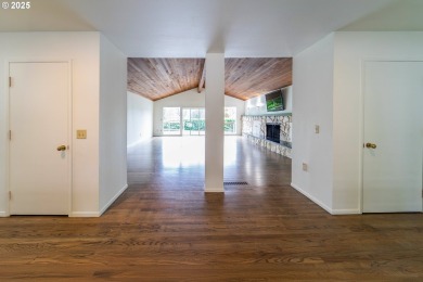 Seller's agent related to Seller. 18th hole Portland Golf Course on Portland Golf Club in Oregon - for sale on GolfHomes.com, golf home, golf lot