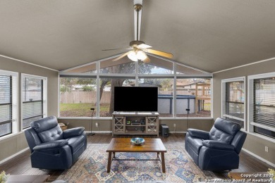 This charming 3-bedroom, 2-bathroom home offers 1,634 square on Oak Hills Country Club in Texas - for sale on GolfHomes.com, golf home, golf lot