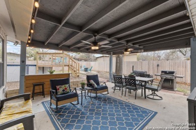 This charming 3-bedroom, 2-bathroom home offers 1,634 square on Oak Hills Country Club in Texas - for sale on GolfHomes.com, golf home, golf lot