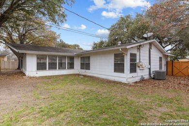 This charming 3-bedroom, 2-bathroom home offers 1,634 square on Oak Hills Country Club in Texas - for sale on GolfHomes.com, golf home, golf lot