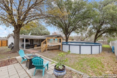 This charming 3-bedroom, 2-bathroom home offers 1,634 square on Oak Hills Country Club in Texas - for sale on GolfHomes.com, golf home, golf lot