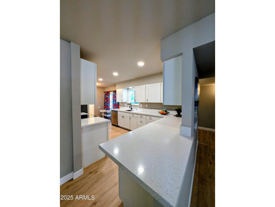 WELCOME TO SUN CITY! This beautifully updated gemini home is on Sun City Country Club in Arizona - for sale on GolfHomes.com, golf home, golf lot