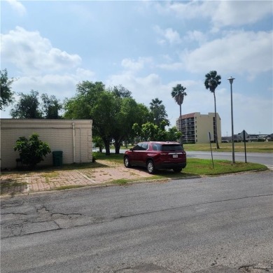 investors !! ,Great opportunity in a private subdivision,POOL on Tierra Del Sol in Texas - for sale on GolfHomes.com, golf home, golf lot