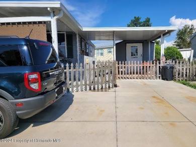 NO LOT RENT, a deeded lot a 1991 Mobile 1 Bedroom 1 Bath, EXTRA on Glen Lakes Country Club in Florida - for sale on GolfHomes.com, golf home, golf lot
