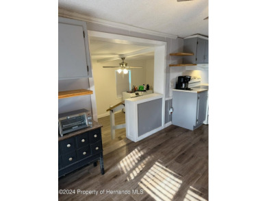 NO LOT RENT, a deeded lot a 1991 Mobile 1 Bedroom 1 Bath, EXTRA on Glen Lakes Country Club in Florida - for sale on GolfHomes.com, golf home, golf lot