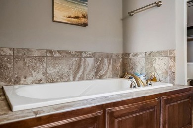 Spectacular 3 bedroom/2.1 bath ranch townhome in Hollingsworth on Falcon Lakes Golf Course in Kansas - for sale on GolfHomes.com, golf home, golf lot