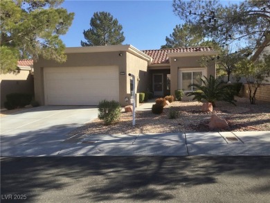 Lovely Townhome in the Heart of Sun City Summerlin. This two on Highland Falls Golf Club in Nevada - for sale on GolfHomes.com, golf home, golf lot
