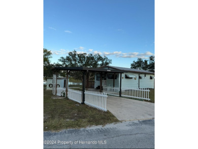 NO LOT RENT, it is a deeded lot, 2 bedrooms 1-1/2 Baths on Tooke on Glen Lakes Country Club in Florida - for sale on GolfHomes.com, golf home, golf lot