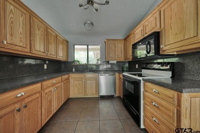 Welcome home to this beautifully maintained 2-bedroom on Hide-A-Way Lake Golf Course in Texas - for sale on GolfHomes.com, golf home, golf lot