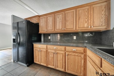 Welcome home to this beautifully maintained 2-bedroom on Hide-A-Way Lake Golf Course in Texas - for sale on GolfHomes.com, golf home, golf lot